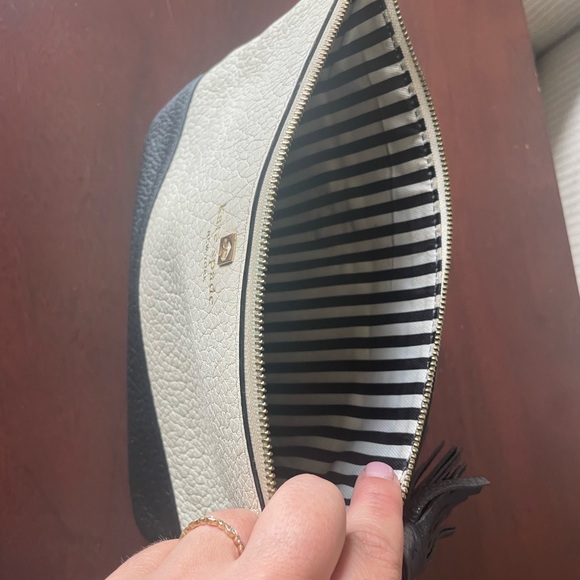 Kate Spade Porcelain White & Black Southport Avenue Gia Clutch with Tassel - Picture 4 of 4